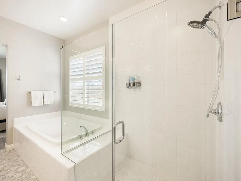 Master Suite 1 Bathroom