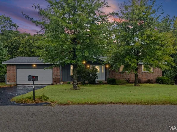 10 Windswept Dr, Arnold, MO 63010