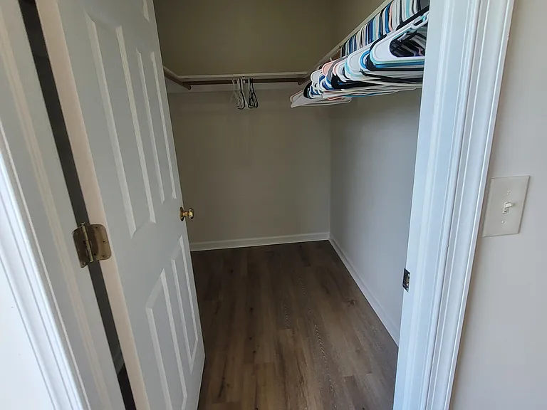 1564 Windsor Rd — Photo 12