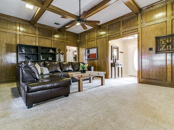 5th image of 1905 Royal Crest Dr