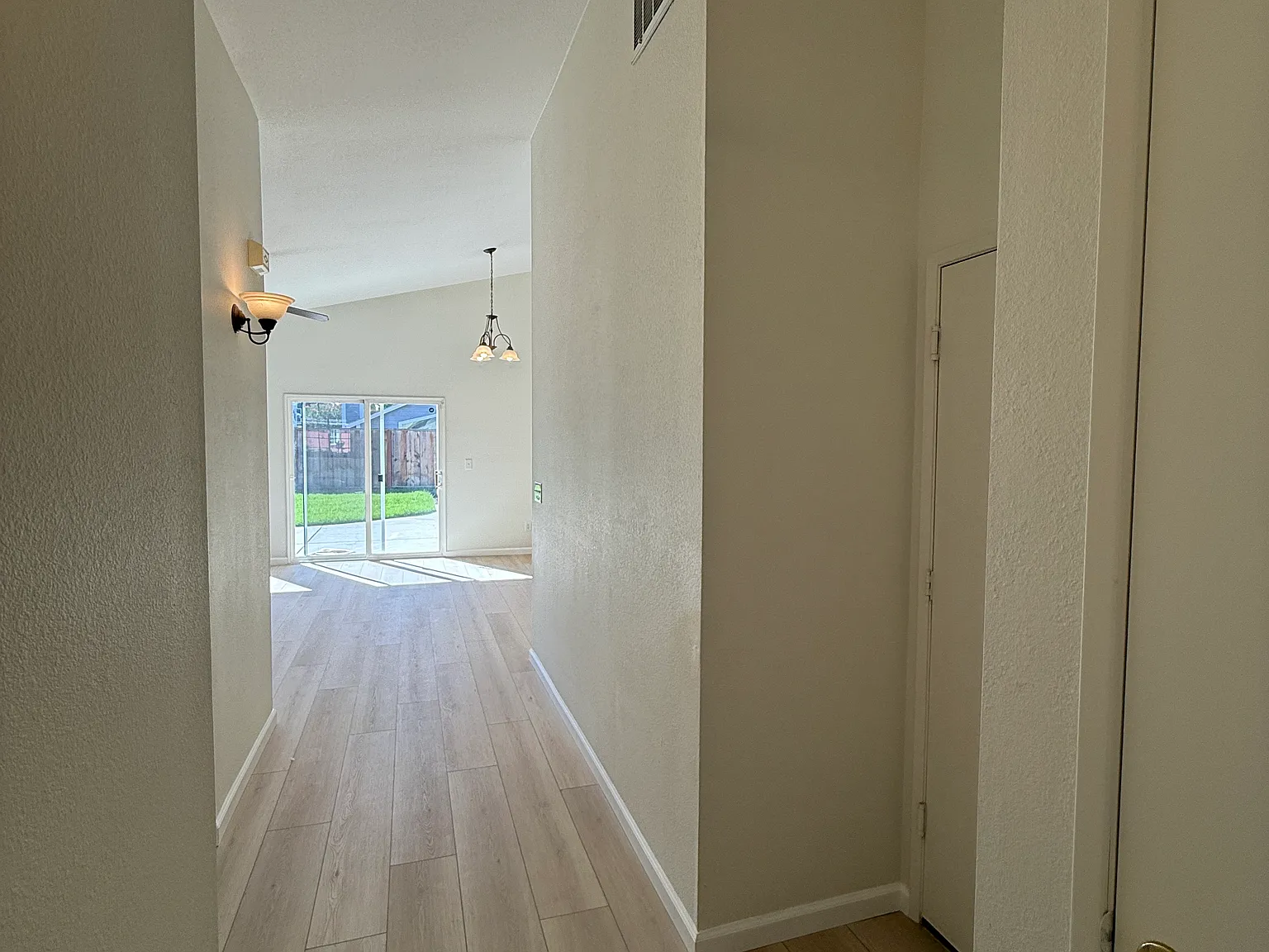 3 bed, 1306 sqft, $3,250 — Photo 4