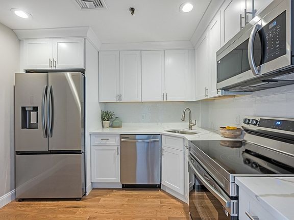 3rd image of 500 Washington St APT 804