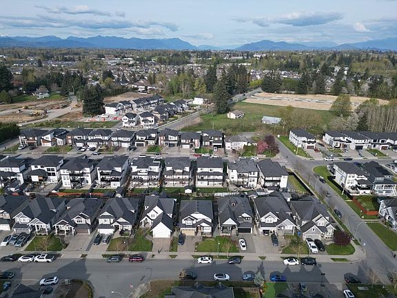 4th image of 2617 Railcar Cres