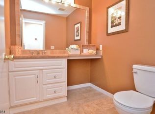 136 Castle Ridge Dr #182, East Hanover, NJ 07936