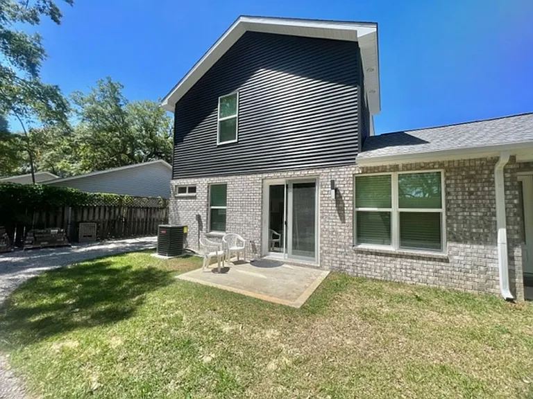 213 Allen St — Photo 23