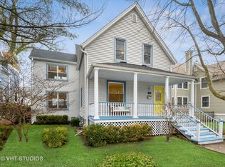 221 Catalpa Pl, Wilmette, IL