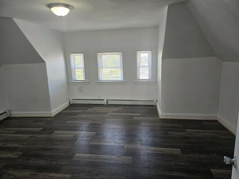 12 Gladstone St #4 — Photo 6