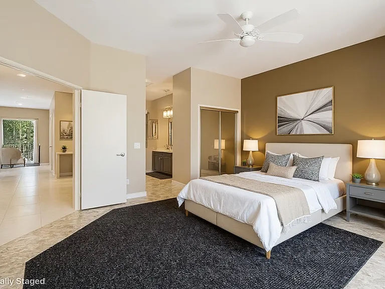 240 W Kavenish Dr — Photo 12
