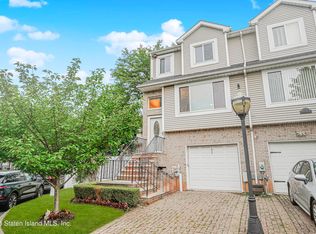 182 Pembrook Loop, Staten Island, NY 10309