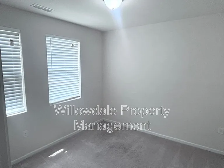 6002 Kentworth Dr — Photo 2
