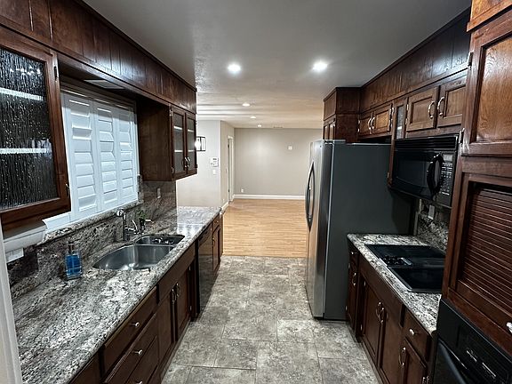 3rd image of 2616 Meadow Lake Dr