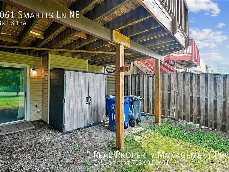 1061 Smartts Ln NE — Photo 3