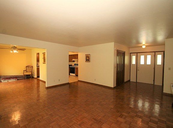 5th image of 214 Bounty Dr NE