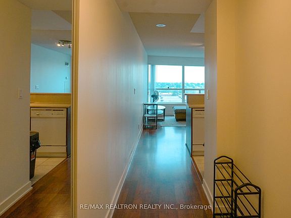 2nd image of 38 Lee Centre Dr #915