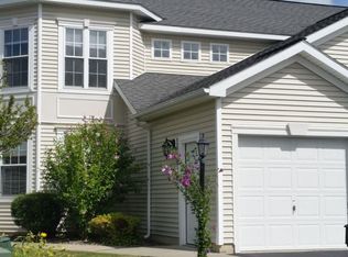 12 Patroon Pointe Dr, Rensselaer, NY 12144