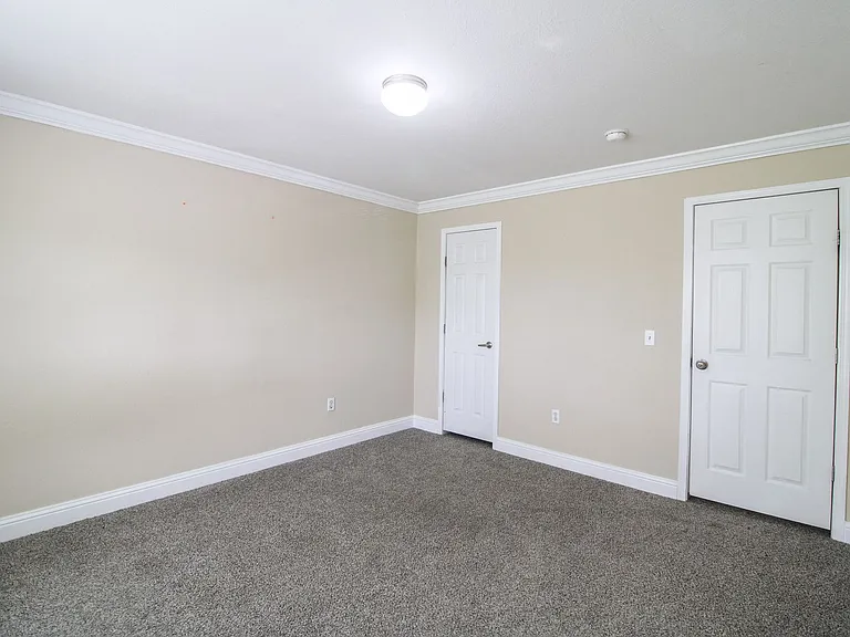 126 Meadows Ln — Photo 16