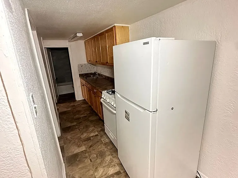 2401 Franklin St — Photo 5