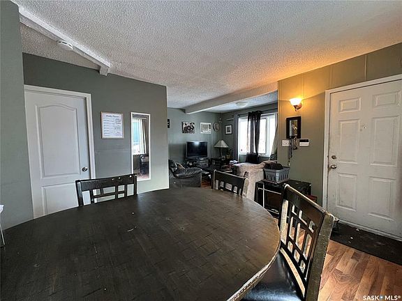5th image of 429 L Ave N