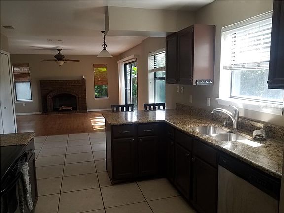 3rd image of 4426 Seawater St