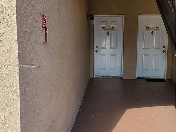 3rd image of 815 W Boynton Beach Blvd APT 14-102