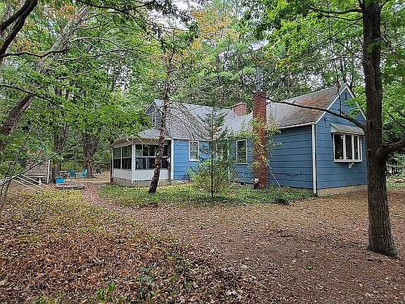 5th image of 155 Bellport Ave
