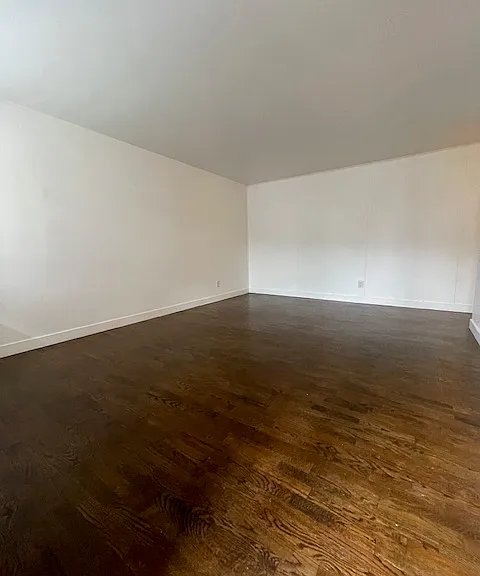 Brandon Court — Photo 5
