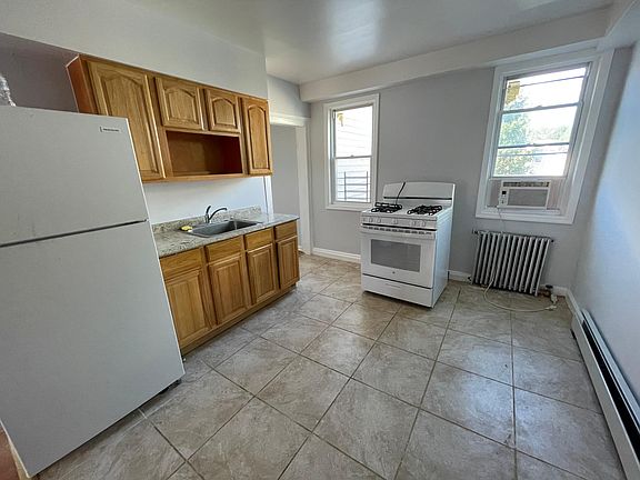 5th image of 56 Jewett Ave #2