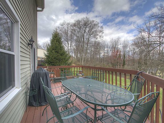3rd image of 1012 Parkcrest Ln