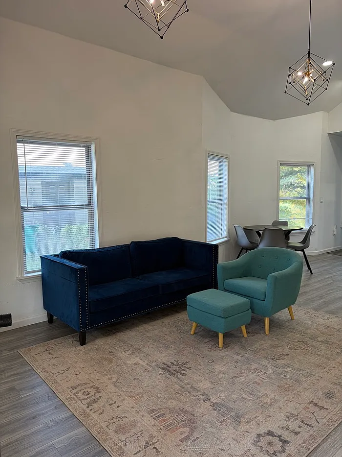 3 bed, 2.0 bath, 1054 sqft, $1,550 — Photo 1