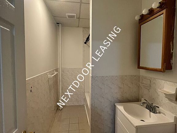 3rd image of 179 W 48th St #17M