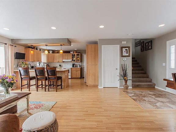 2nd image of 835 Landon Ln