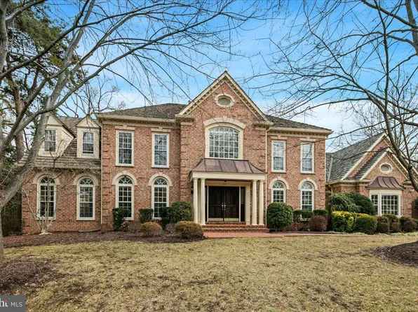 3712 Washington Woods Dr, Alexandria, VA 22309