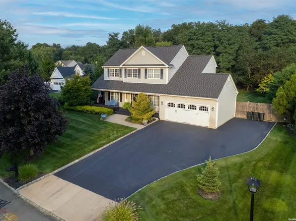 23 Paige Lane, Moriches, NY 11955