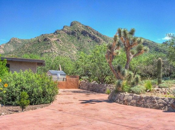 2nd image of 521 E Mountain Sunrise Pl