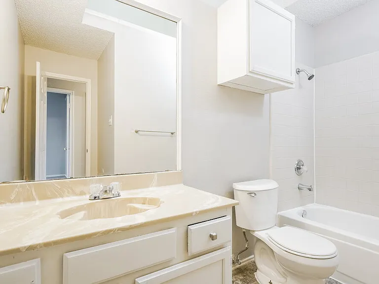 8420 Cloverglen Ln — Photo 15