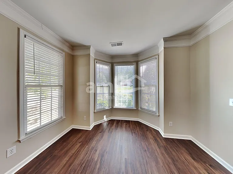 2923 Villa Lake Dr — Photo 6