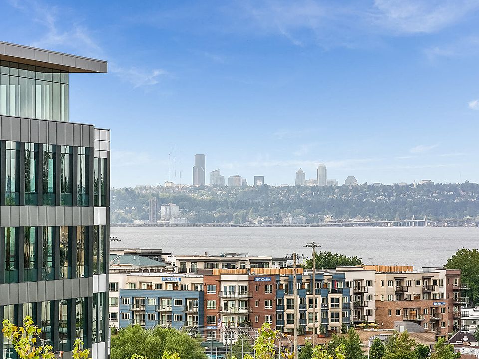 Ideally located in Kirkland's beautiful waterfront community