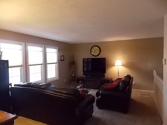 3rd image of 1621 Sviskon Way