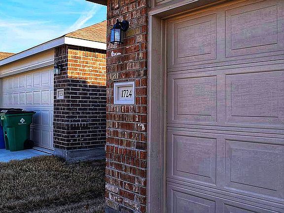 4th image of 1724 Vernon Dr