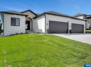 8939 Rocky Top Rd, Lincoln, NE 68526