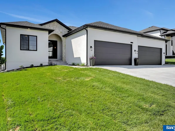 8939 Rocky Top Rd, Lincoln, NE 68526