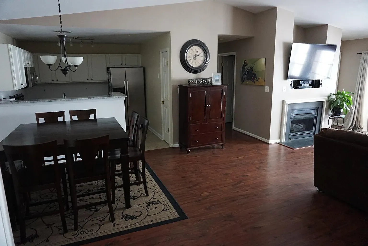 2 bed, 1100 sqft, $2,300 — Photo 4