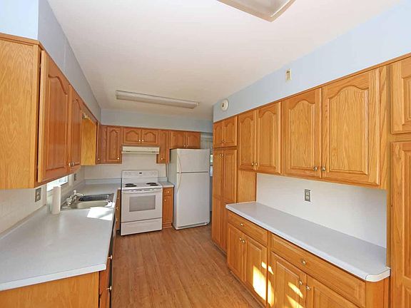3rd image of 208 Vernedale Dr