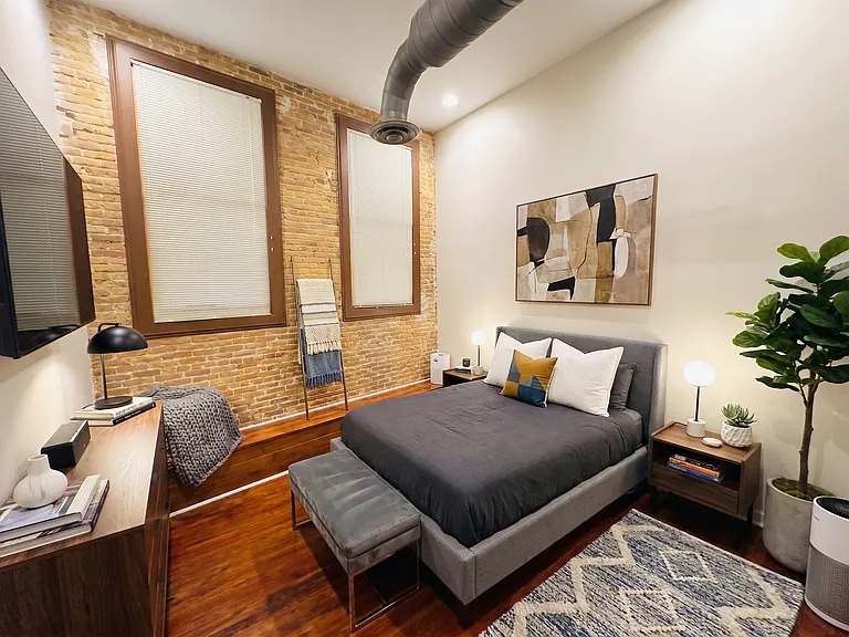 321 S Flores St #104 — Photo 3