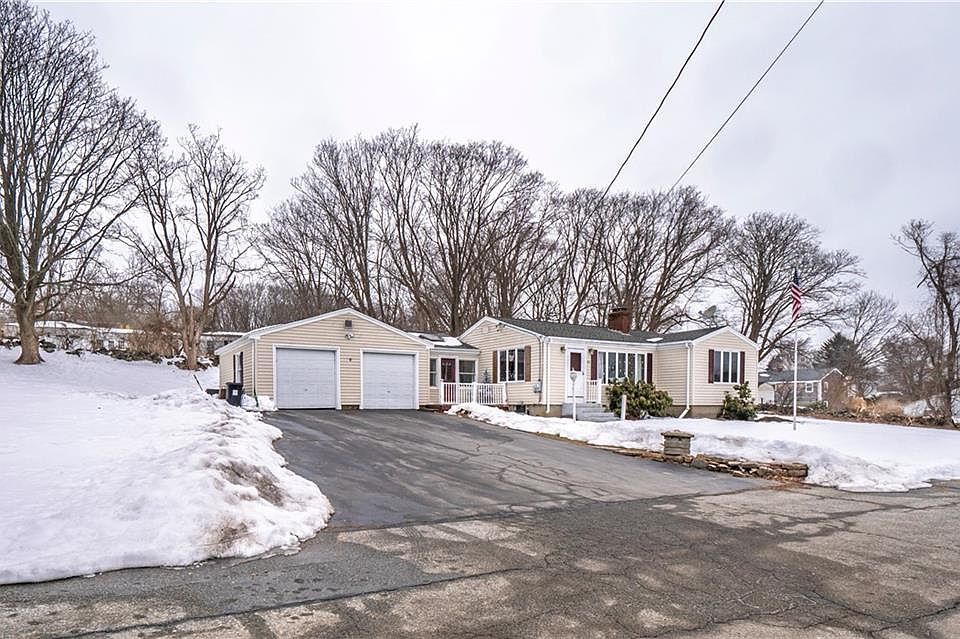 1st image of 22 Maple Dr