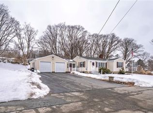 22 Maple Dr, Portsmouth, RI 02871