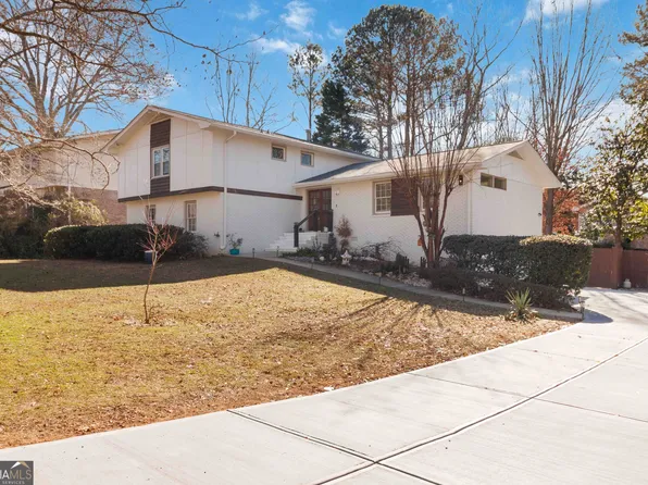 2001 Village North Rd, Dunwoody, GA 30338