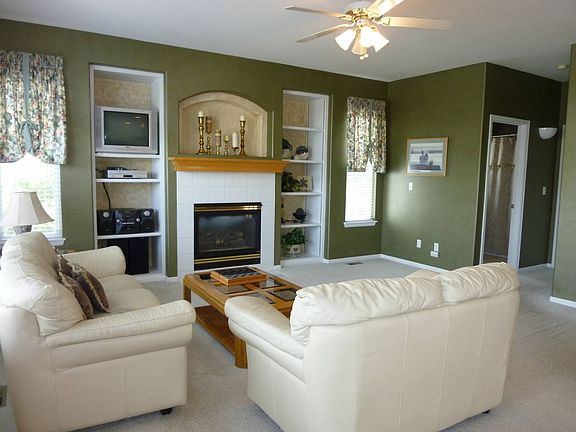 MLSphotosFamilyRoom2JPG