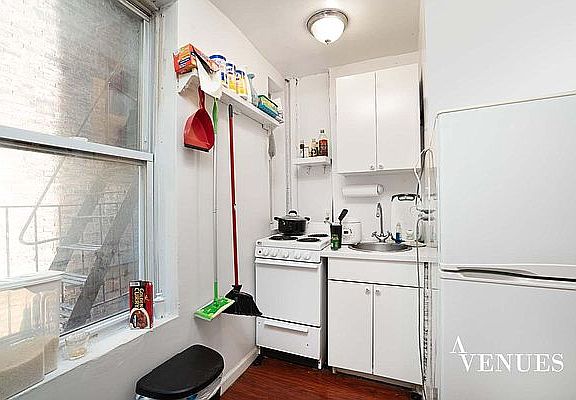 2nd image of 519 E 11th St #4E