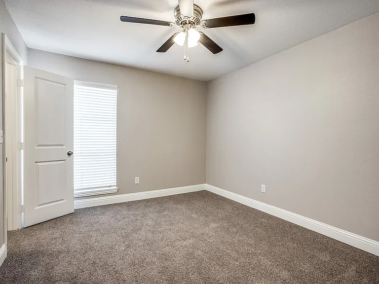 808 E Sanford St — Photo 14